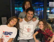 �격�������ߣ������˷ż��ڼ������Ů�������